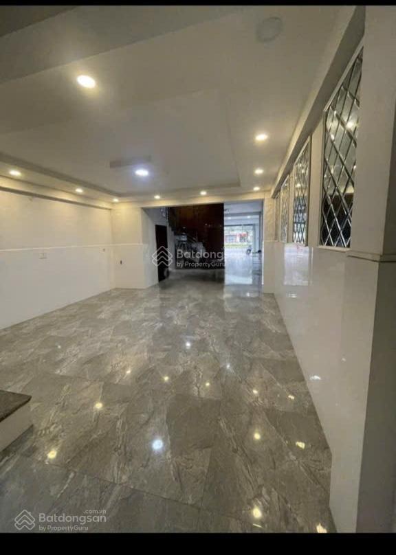 Cho thuê nhà mặt phố tại đường tên lửa, 40 triệu, 5*20m 3 lầu, 6pn 7wc 7 máy lạnh