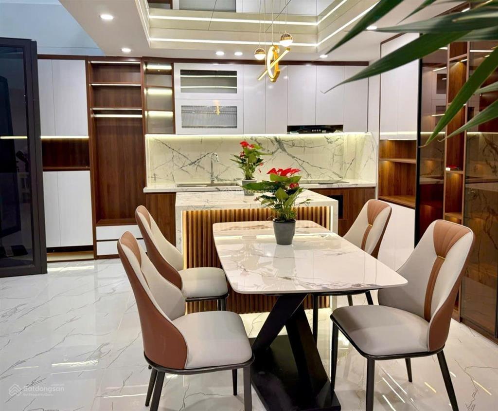 Cực hiếm! nguyễn chí thanh, ngõ thông, kinh doanh, thang máy, 6 tầng, nhà đẹp, lô góc, 41m2*6t