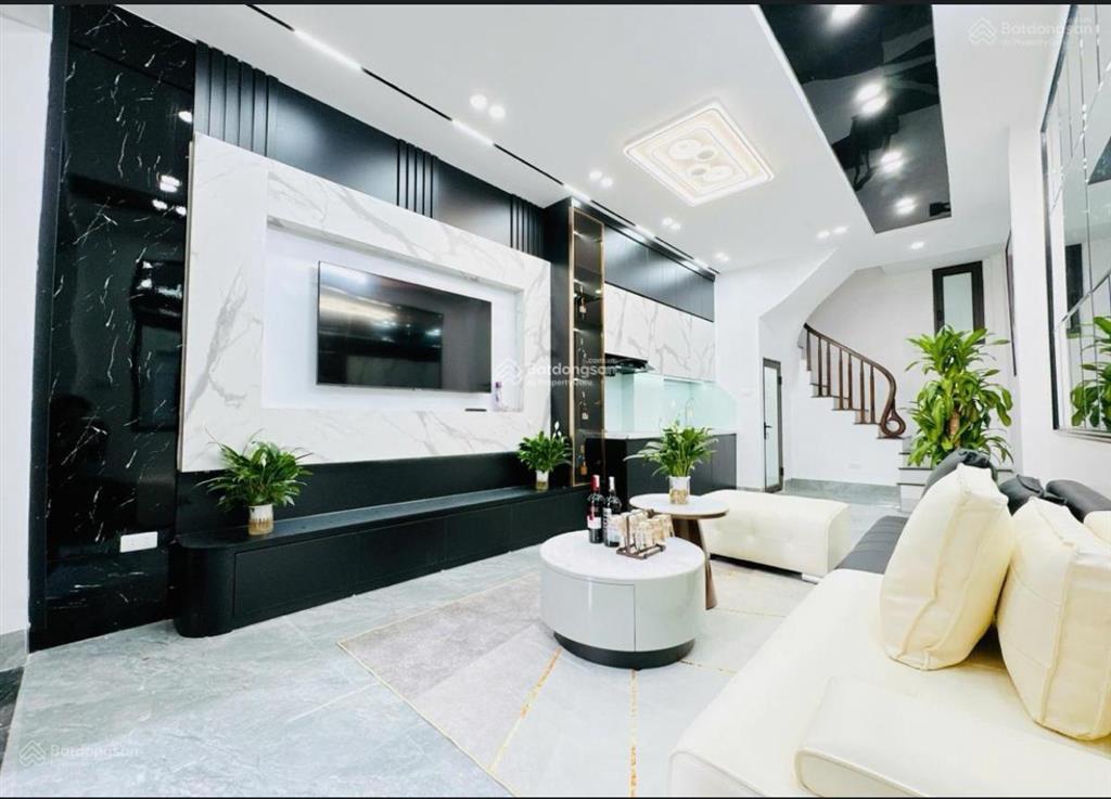 Giá cắt lỗ! trần hữu tước, lô góc, ngõ thông, gần mặt phố, 25m ô tô tránh, dt 45m2*4t