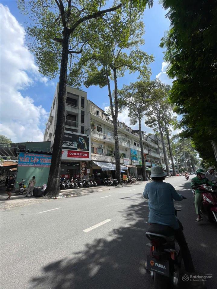 Mặt tiền hùng vương, quận 5  dt 14,5x35m, khuôn viên 528m2  tiện xây hầm + 10 tầng  giá 175 tỷ