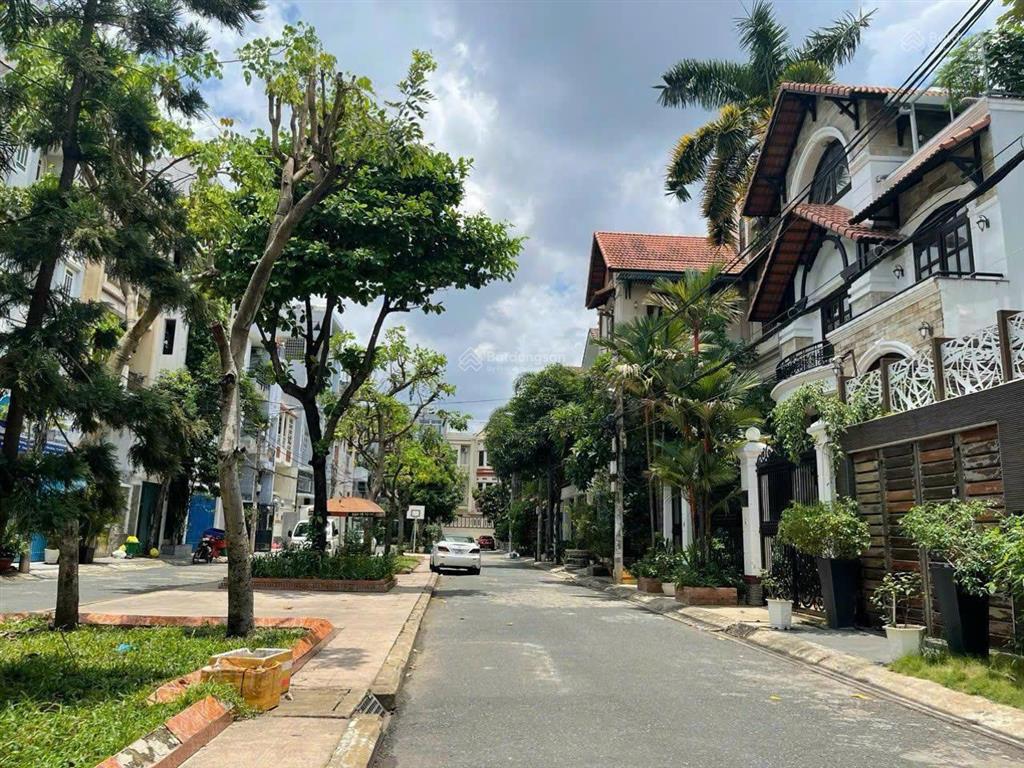 Hot bán siêu biệt thự gần 1000m2 đất  đường hoàng việt, quận tân bình