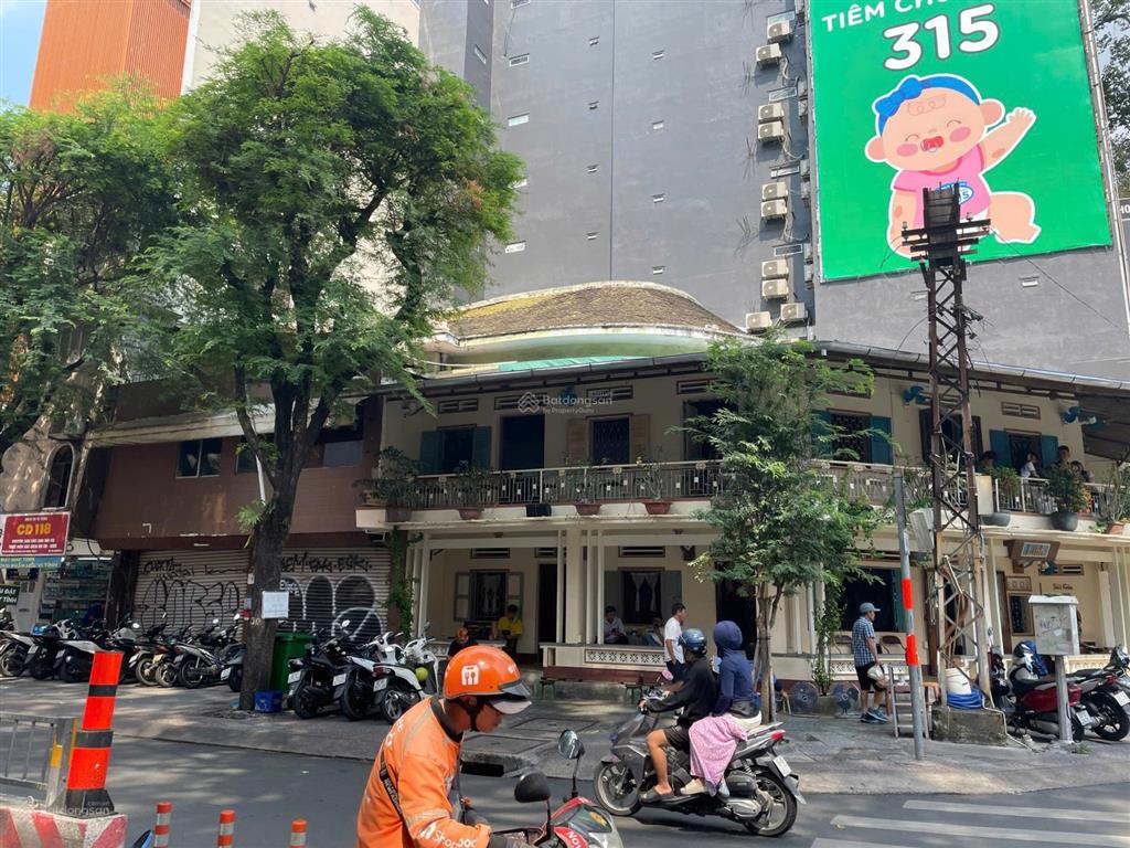 Góc 2mt bùi thị xuân và tôn thất tùng, quận 1  dt 12x23,5m. cn 305m2  giá 320 tỷ