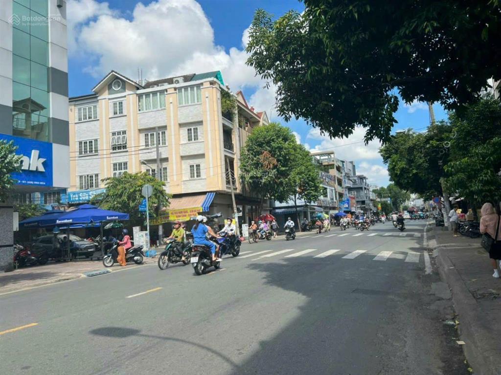 Góc 2 mt lãnh binh thăng, cho thuê ngân hàng sacombank, dt 8,1x18m nở hậu, giá 65 tỷ