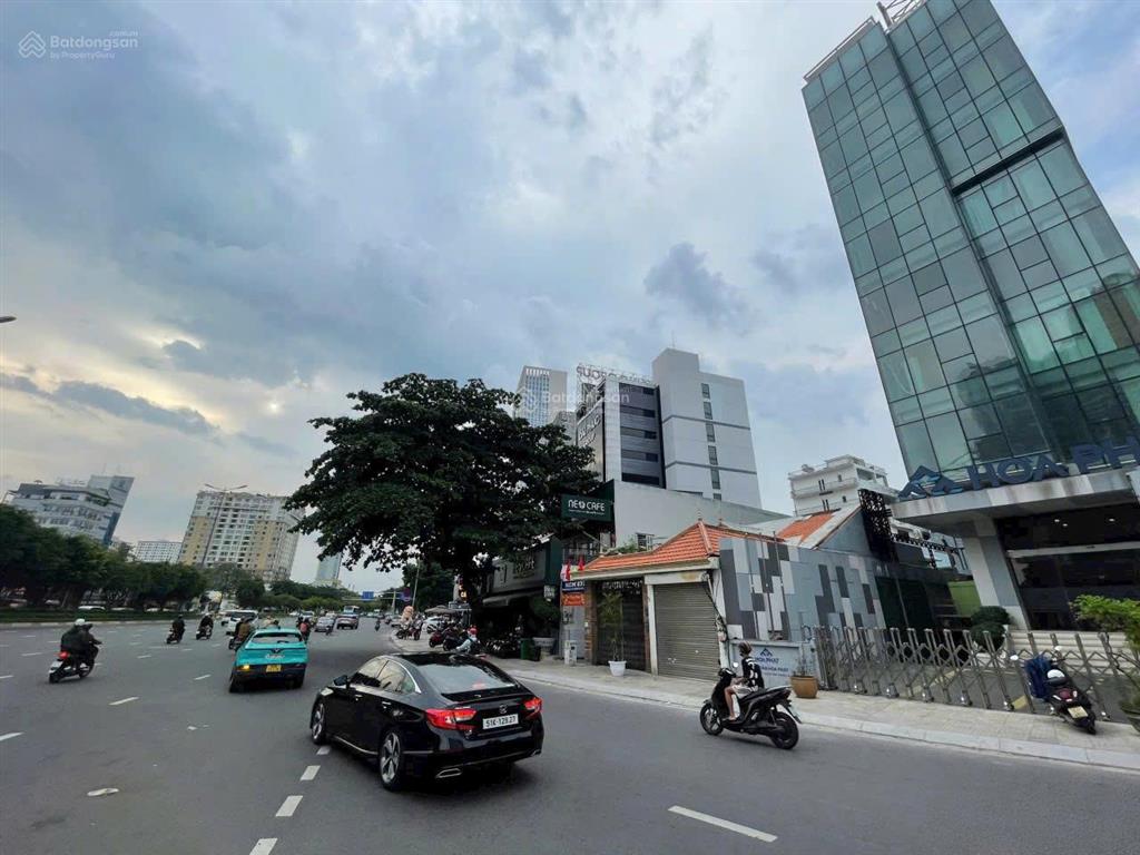 Building góc 2 mt phan đăng lưu , quận bình thạnh  hầm + 7 tầng  đang cho thuê 300tr/tháng