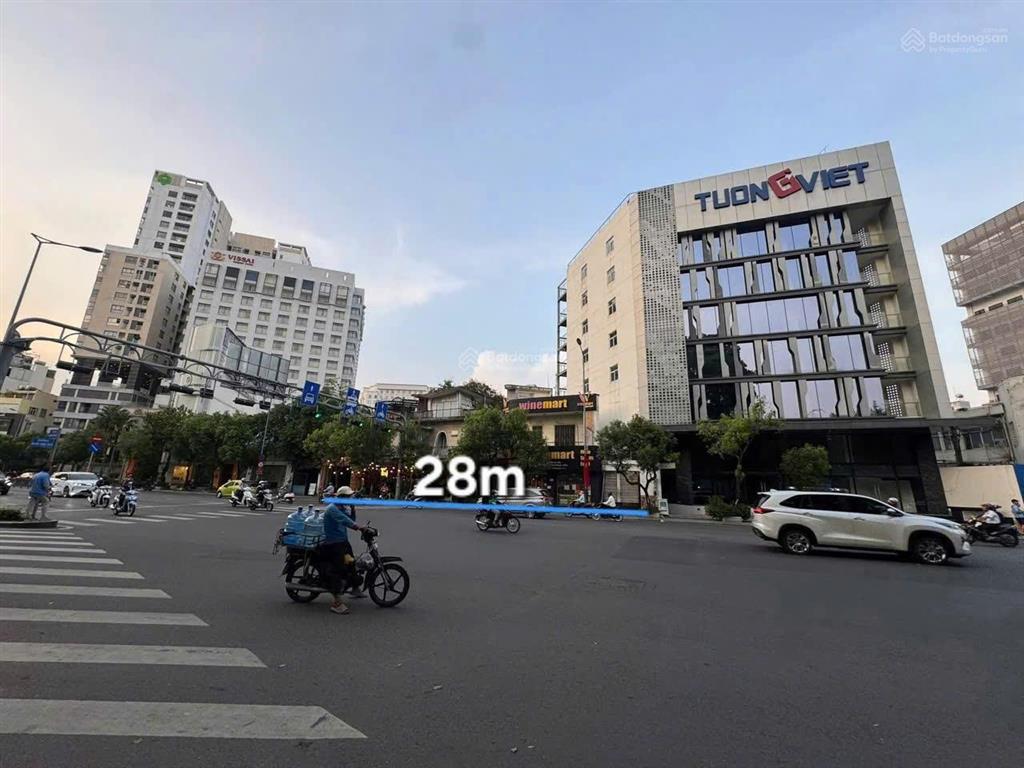 Bán gấp mặt tiền 140 nguyễn văn trỗi, phú nhuận  dt 28x40m. cn 465m². ctxd hầm, 7 lầu. giá 250 tỷ