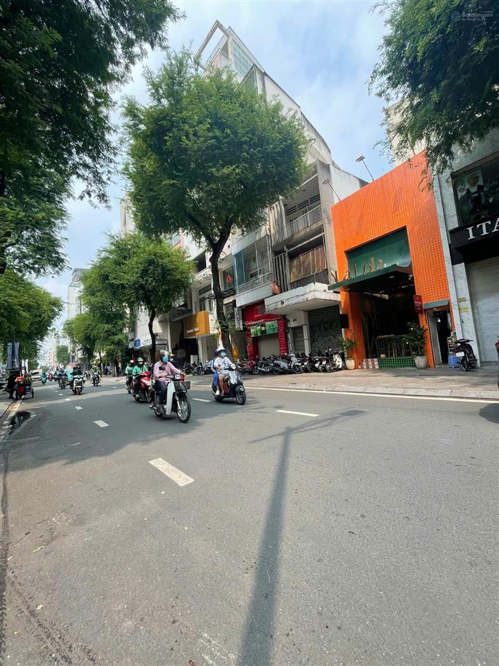 Xuất cảnh bán gấp mặt tiền 80bis lý tự trọng. quận 1  dt 3,8x25m. cn 93,5m2. giá 72 tỷ (770 tr/m2)
