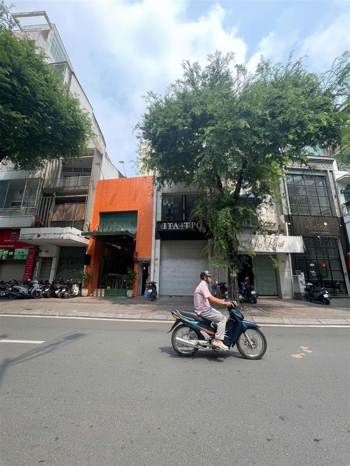 Xuất cảnh bán gấp mặt tiền 80bis lý tự trọng. quận 1  dt 3,8x25m. cn 93,5m2. giá 72 tỷ (770 tr/m2)