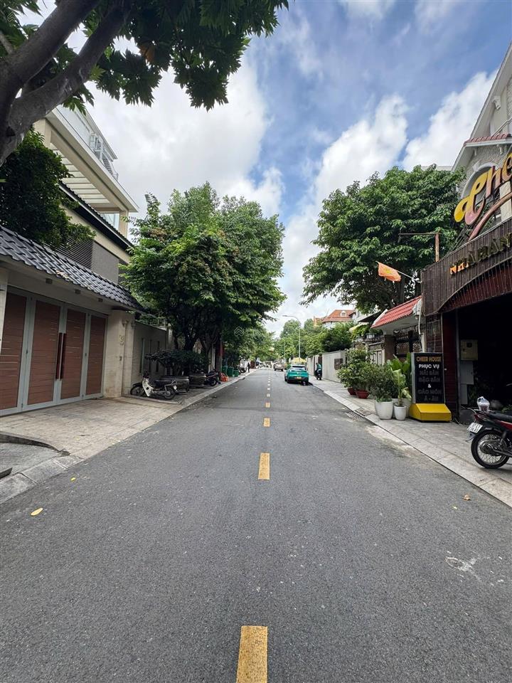 Bán nhà đường lý thường kiệt  ngay đh bách khoa  cn ~600m2 (20x27m) 3 tầng  giá cực tốt 90 tỷ