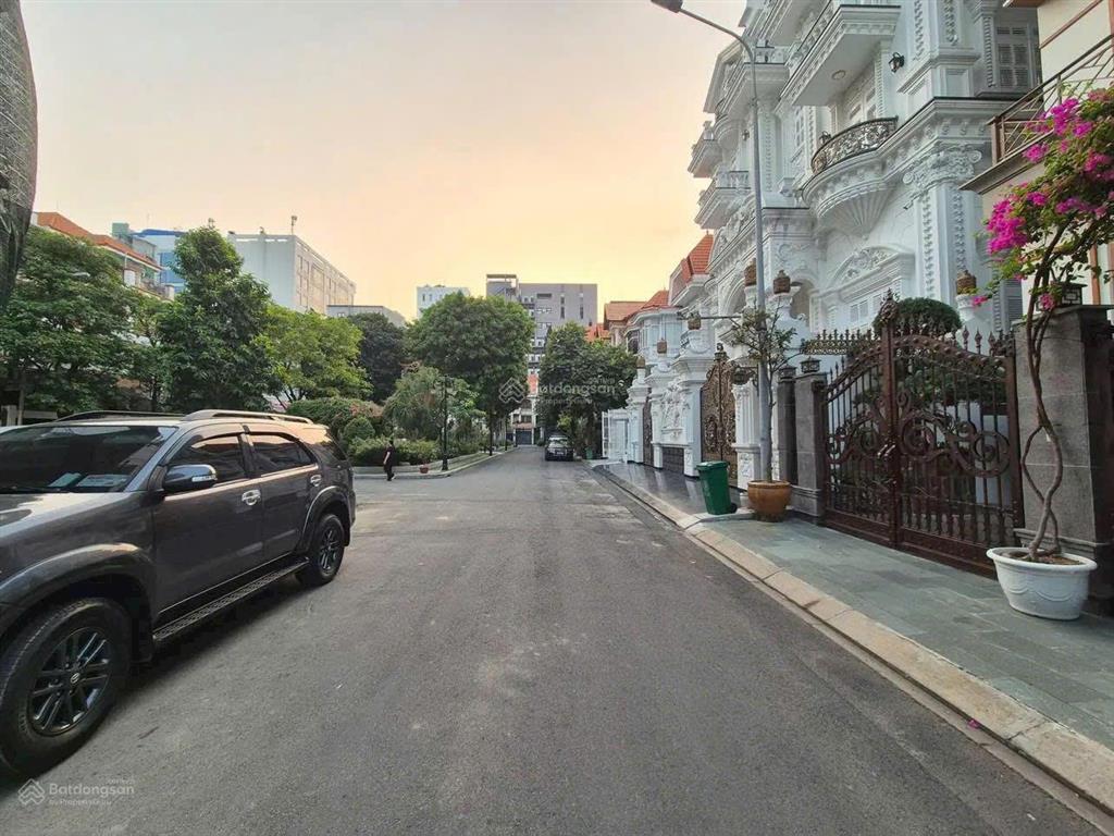 Bán nhà đường lý thường kiệt  ngay đh bách khoa  cn ~600m2 (20x27m) 3 tầng  giá cực tốt 90 tỷ