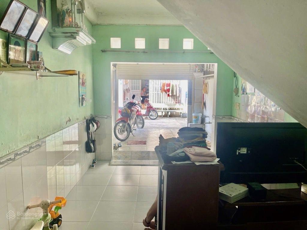 Nhà 2 tầng 4x26m, đường xe hơi. ngay giáp xứ tân đông, lê văn khương