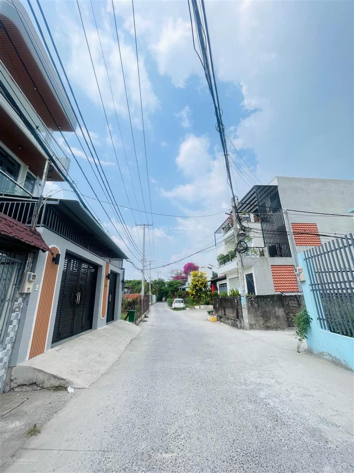 Bán nhà mới xây, 2 tầng 6x16m. đường xe hơi trần thị bốc, gần chợ hóc môn