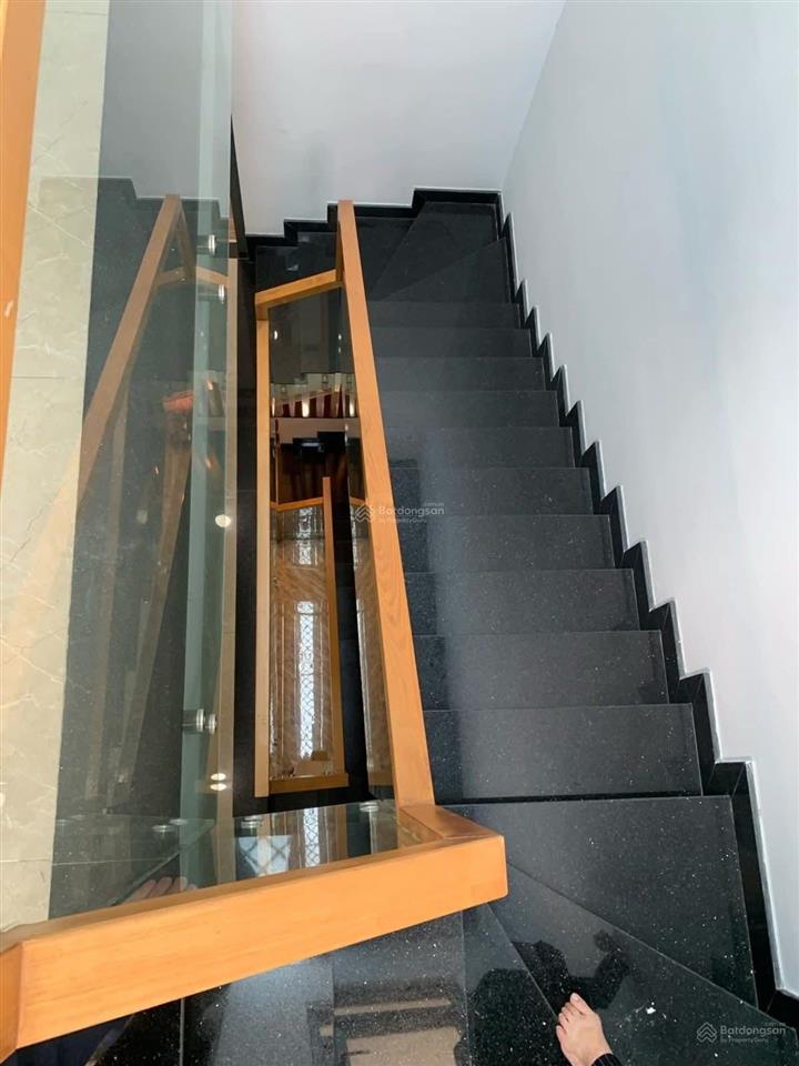 Bán nhà 3 tầng, 5 phòng ngủ, đường 9, phường linh xuân  giá 6,05 tỷ