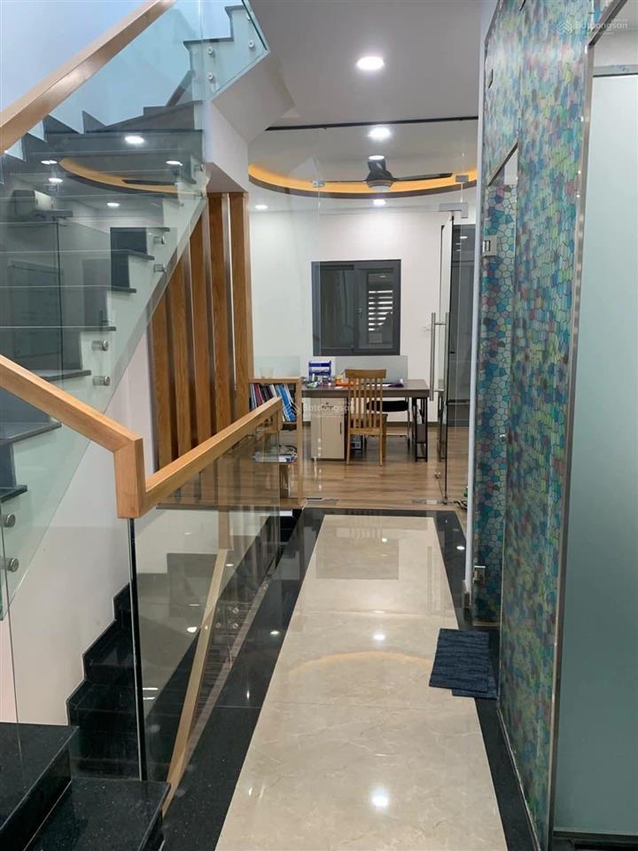 Bán nhà 3 tầng, 5 phòng ngủ, đường 9, phường linh xuân  giá 6,05 tỷ