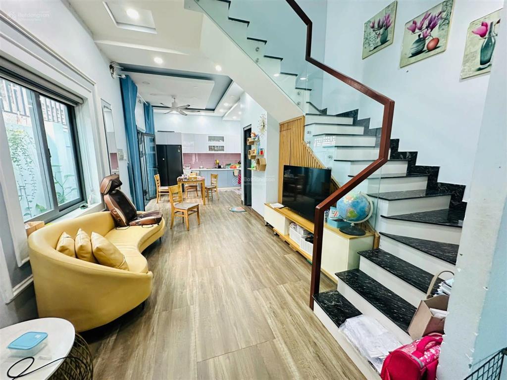 Bán nhà 3 tầng  hoàng diệu 2  giá 7,95 tỷ, 74m2, 3pn, 3wc.