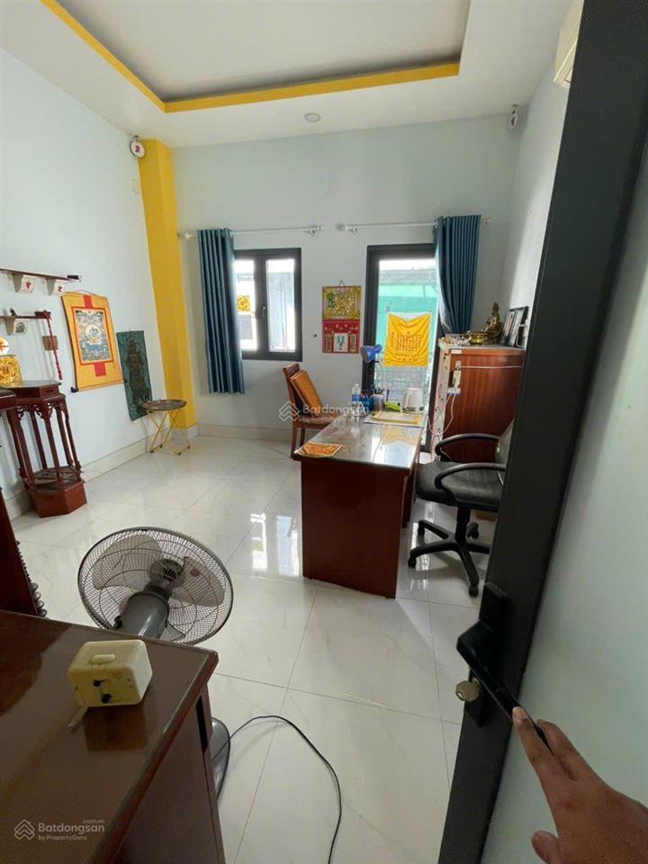 4 tỷ  nhà sổ riêng  70m2 đất  2 tầng, 2 pn  hoàn công đầy đủ, đs 11trường thọ