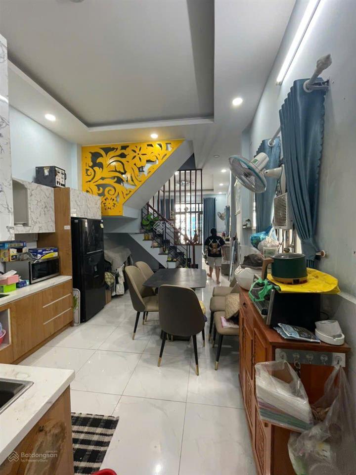 4 tỷ  nhà sổ riêng  70m2 đất  2 tầng, 2 pn  hoàn công đầy đủ, đs 11trường thọ