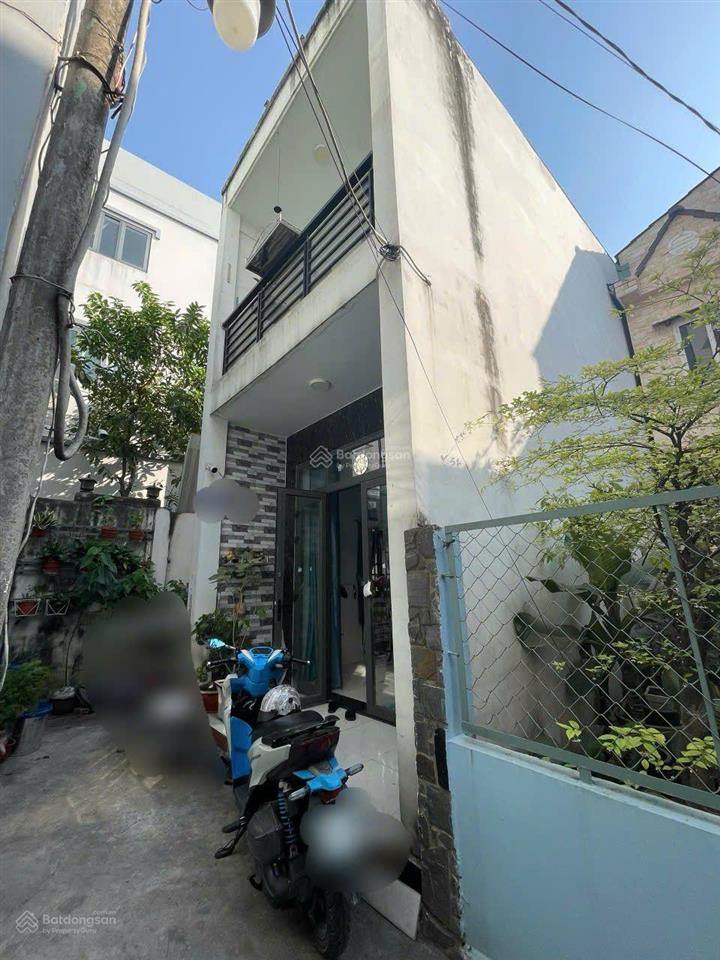 4 tỷ  nhà sổ riêng  70m2 đất  2 tầng, 2 pn  hoàn công đầy đủ, đs 11trường thọ