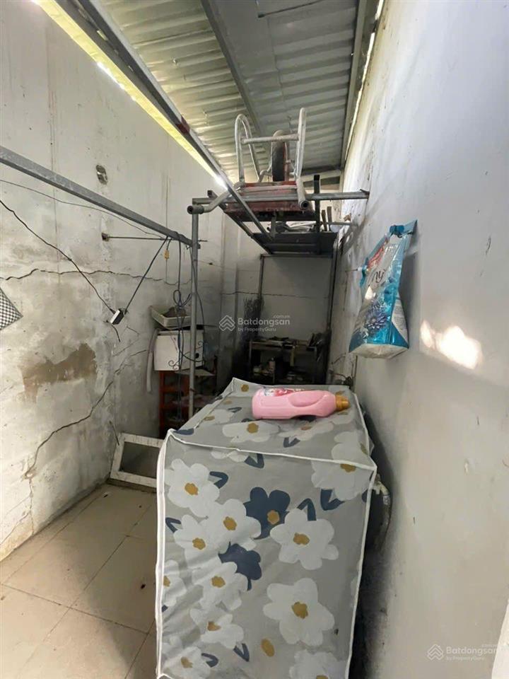 4 tỷ  nhà sổ riêng  70m2 đất  2 tầng, 2 pn  hoàn công đầy đủ, đs 11trường thọ