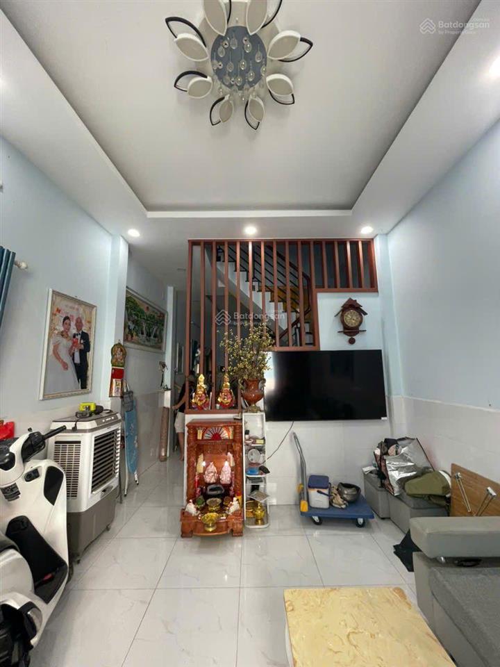 4 tỷ  nhà sổ riêng  70m2 đất  2 tầng, 2 pn  hoàn công đầy đủ, đs 11trường thọ