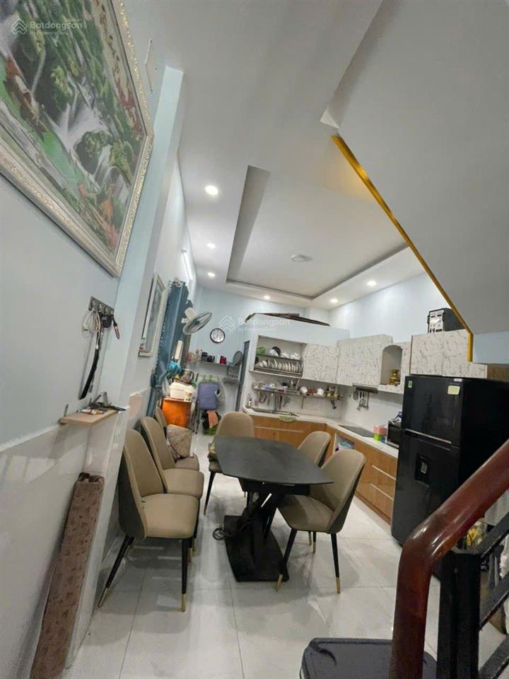 4 tỷ  nhà sổ riêng  70m2 đất  2 tầng, 2 pn  hoàn công đầy đủ, đs 11trường thọ
