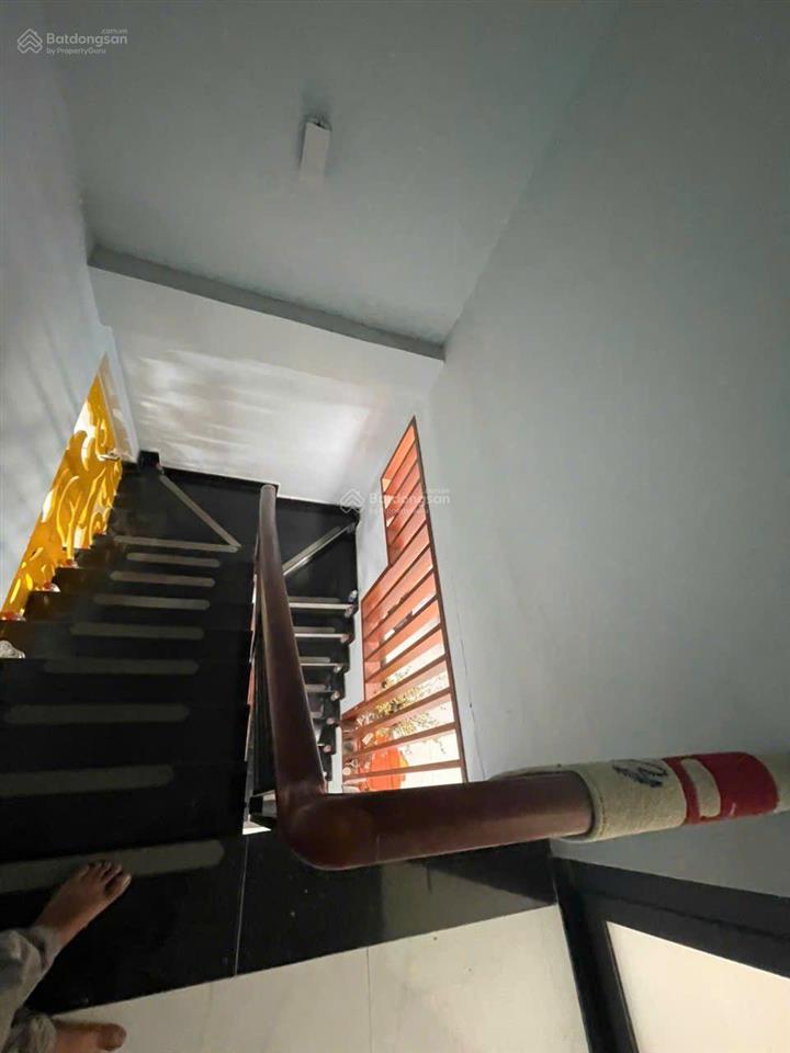 4 tỷ  nhà sổ riêng  70m2 đất  2 tầng, 2 pn  hoàn công đầy đủ, đs 11trường thọ