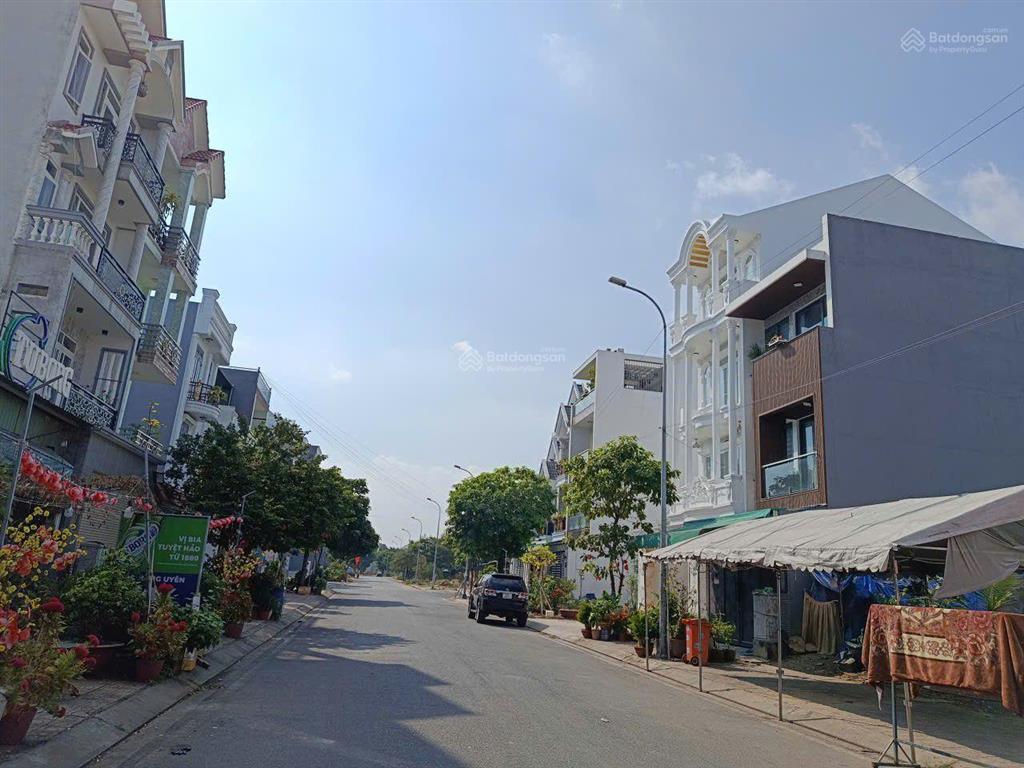 15 tỷ  mặt tiền kd  nhà 4 tầng. đường 4  khu êm đềm linh xuân