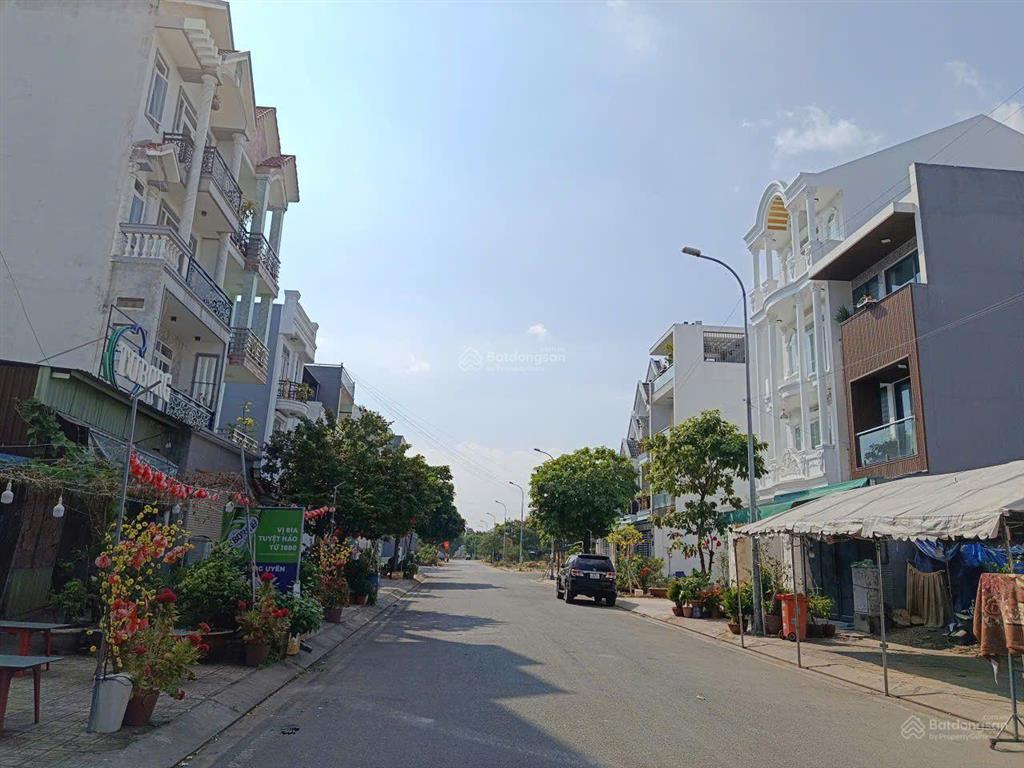 15 tỷ  mặt tiền kd  nhà 4 tầng. đường 4  khu êm đềm linh xuân