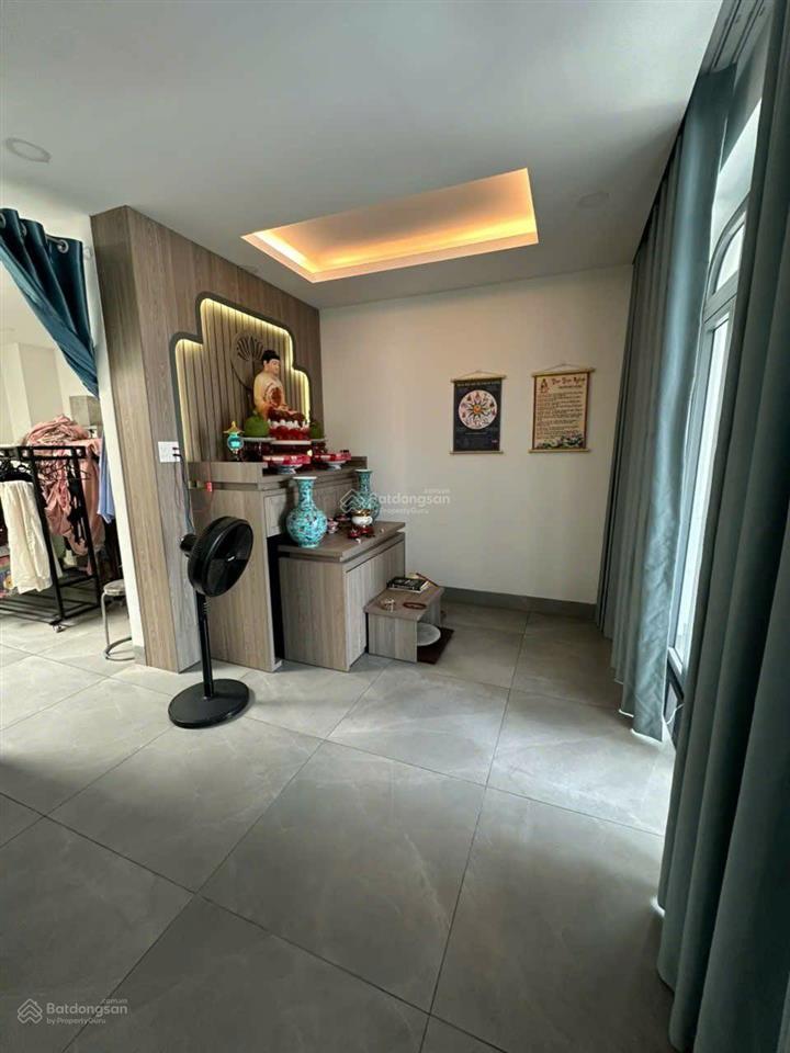 15 tỷ  mặt tiền kd  nhà 4 tầng. đường 4  khu êm đềm linh xuân