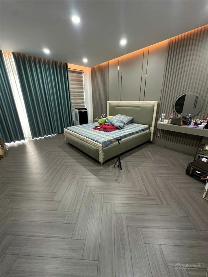 15 tỷ  mặt tiền kd  nhà 4 tầng. đường 4  khu êm đềm linh xuân