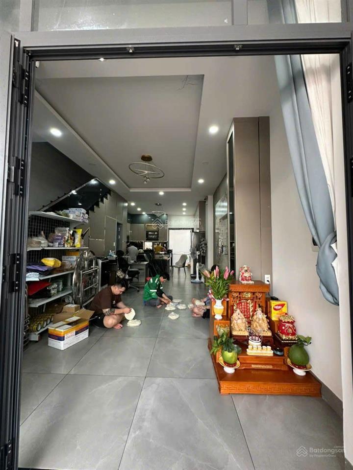 15 tỷ  mặt tiền kd  nhà 4 tầng. đường 4  khu êm đềm linh xuân