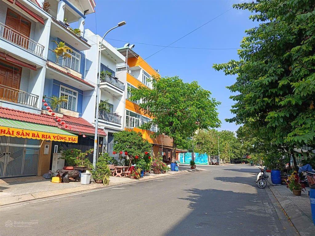 15 tỷ  mặt tiền kd  nhà 4 tầng. đường 4  khu êm đềm linh xuân