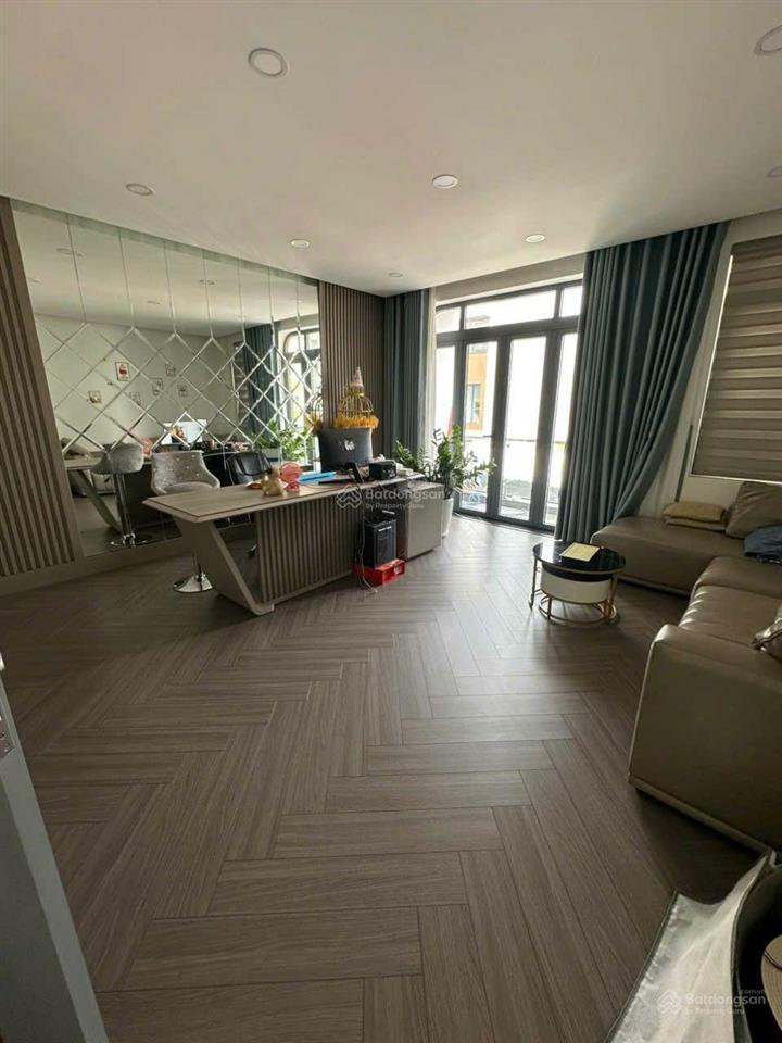 15 tỷ  mặt tiền kd  nhà 4 tầng. đường 4  khu êm đềm linh xuân