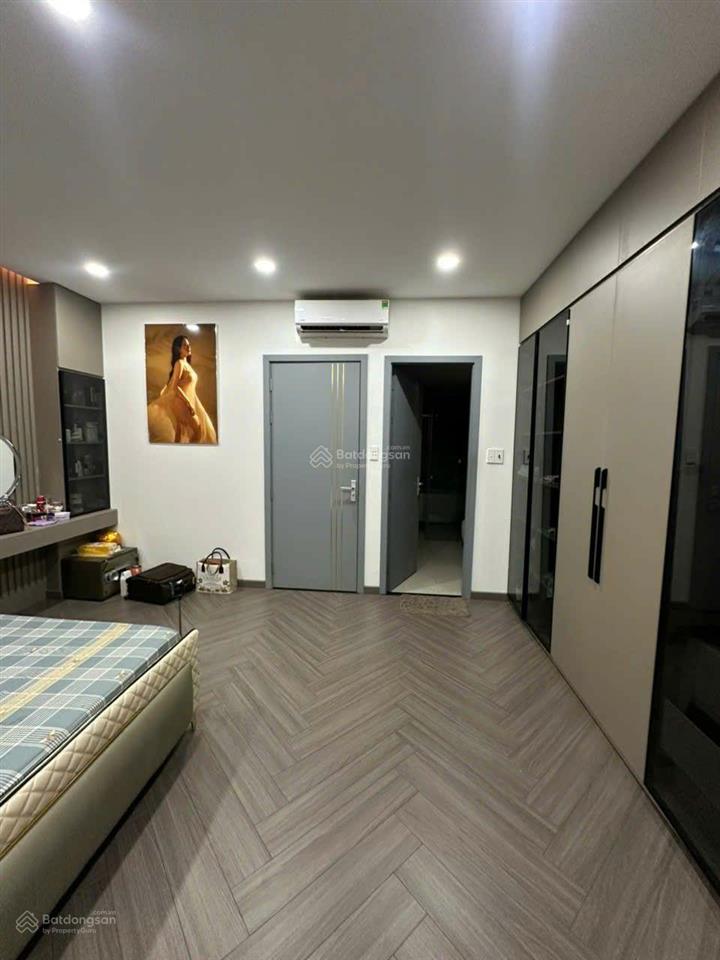 15 tỷ  mặt tiền kd  nhà 4 tầng. đường 4  khu êm đềm linh xuân