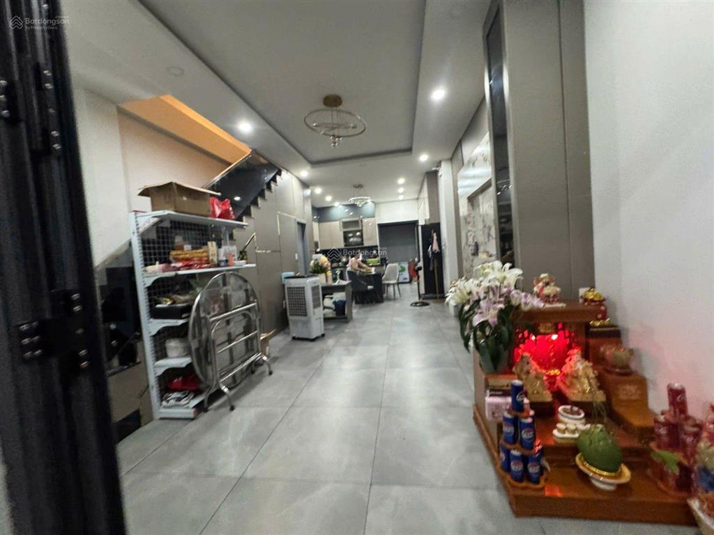 15 tỷ  mặt tiền kd  nhà 4 tầng. đường 4  khu êm đềm linh xuân