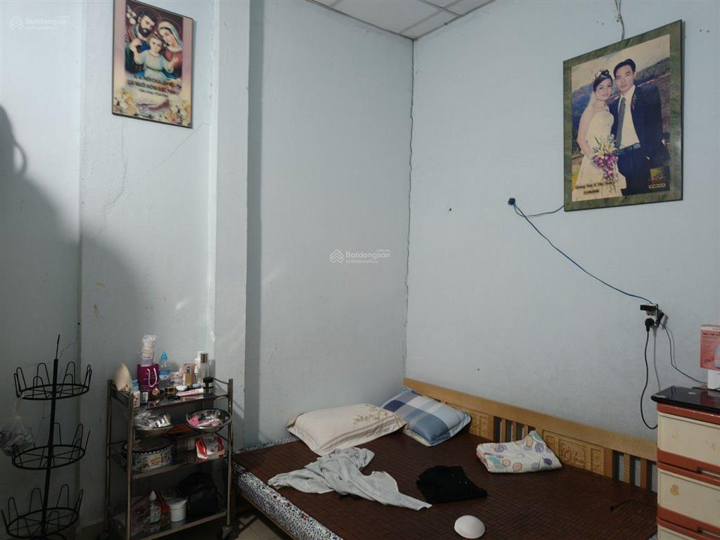 5,7 tỷ  nhà c4 106m2 ,2pn  có sân xe hơi, đường 5  linh xuân