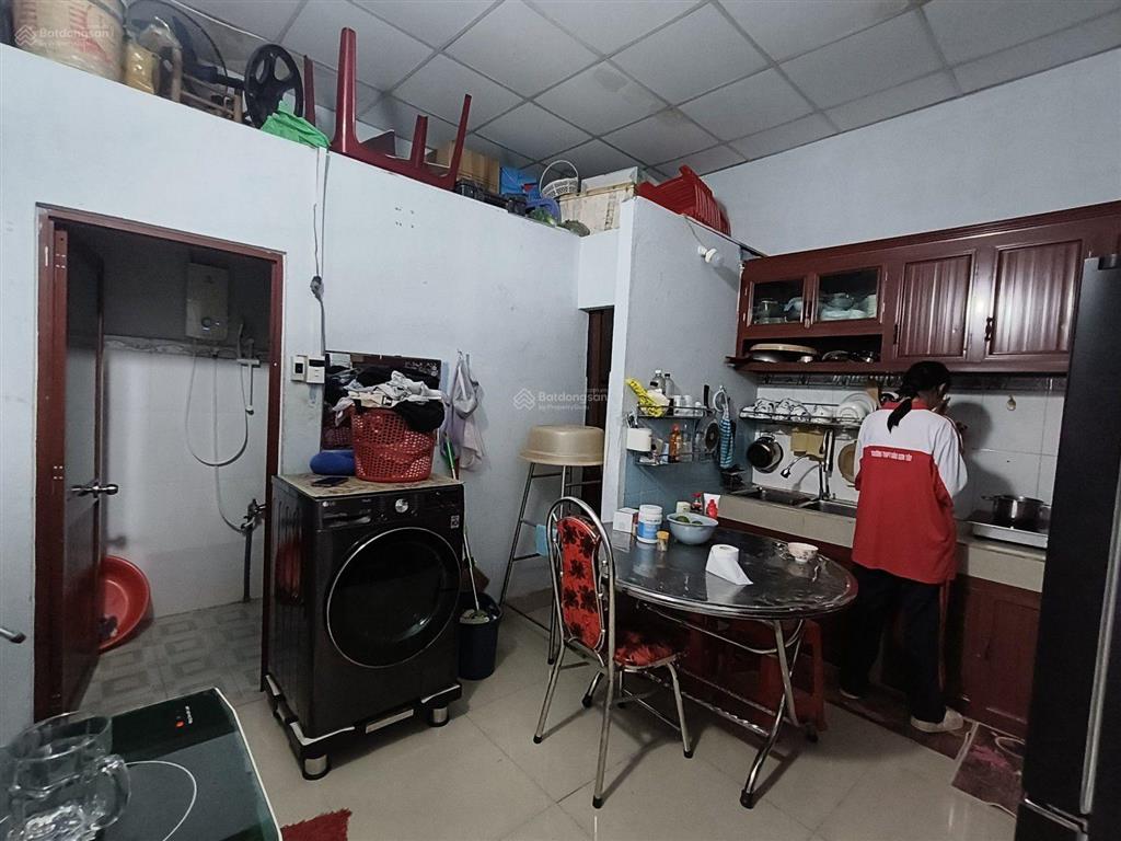 5,7 tỷ  nhà c4 106m2 ,2pn  có sân xe hơi, đường 5  linh xuân