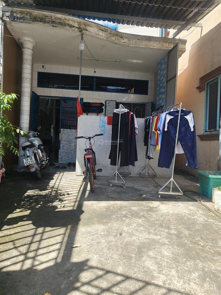 5,7 tỷ  nhà c4 106m2 ,2pn  có sân xe hơi, đường 5  linh xuân