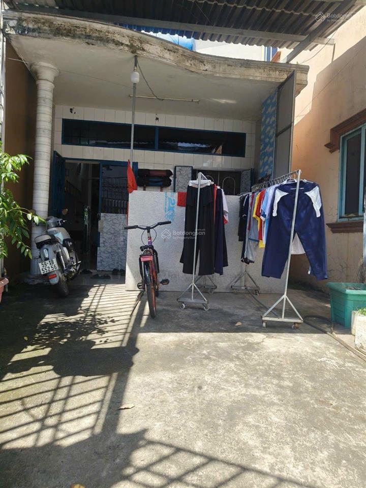5,7 tỷ  nhà c4 106m2, 2pn  có sân xe hơi, đường 5  linh xuân