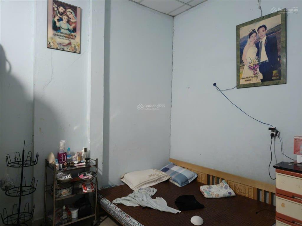 5,7 tỷ  nhà c4 106m2, 2pn  có sân xe hơi, đường 5  linh xuân
