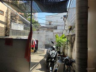 5,7 tỷ  nhà c4 106m2 ,2pn  có sân xe hơi, đường 5  linh xuân