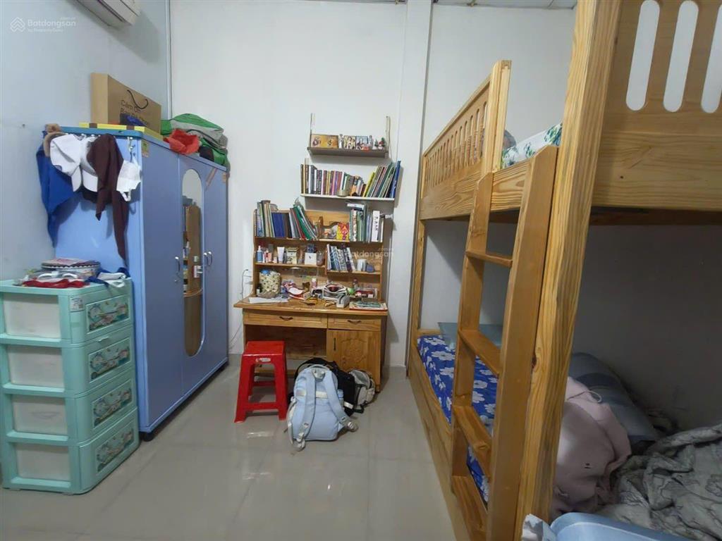5,7 tỷ  nhà c4 106m2, 2pn  có sân xe hơi, đường 5  linh xuân