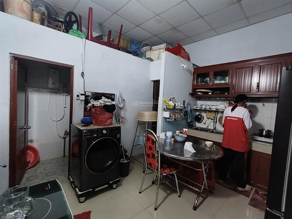 5,7 tỷ  nhà c4 106m2, 2pn  có sân xe hơi, đường 5  linh xuân