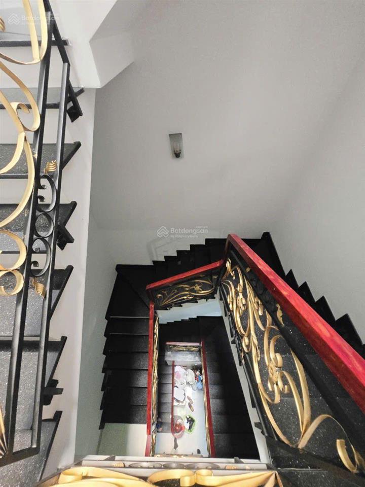 13,5 tỷ  nhà 4 tầng, 4 pn  đường 8m  đất 73m2  sổ chuẩn, đẹp  đường đặng văn bi, thủ đức