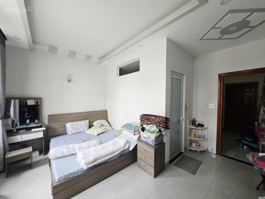 13,5 tỷ  nhà 4 tầng, 4 pn  đường 8m  đất 73m2  sổ chuẩn, đẹp  đường đặng văn bi, thủ đức