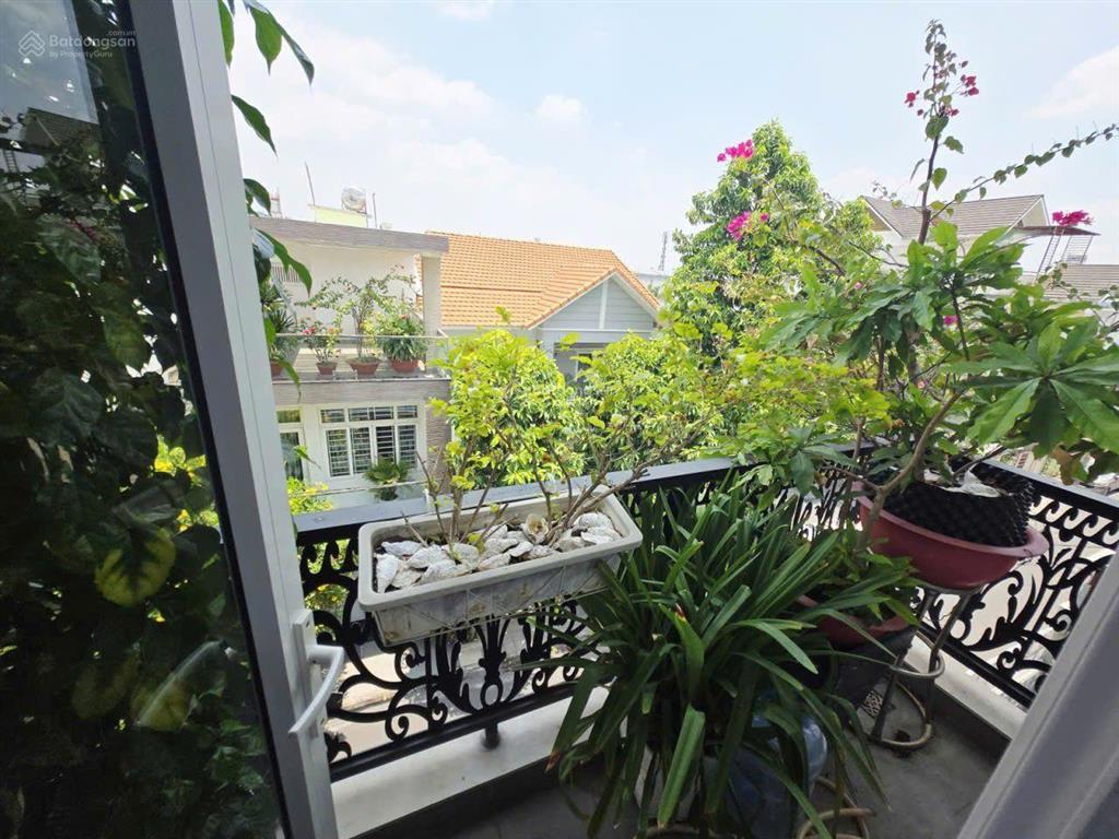 13,5 tỷ  nhà 4 tầng, 4 pn  đường 8m  đất 73m2  sổ chuẩn, đẹp  đường đặng văn bi, thủ đức