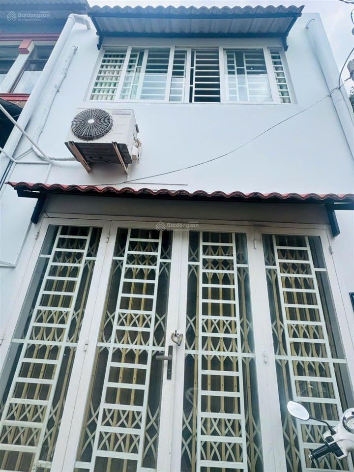 3,75 tỷ  nhà 2 tầng, 2 pn  ngay ngã tư thủ đức