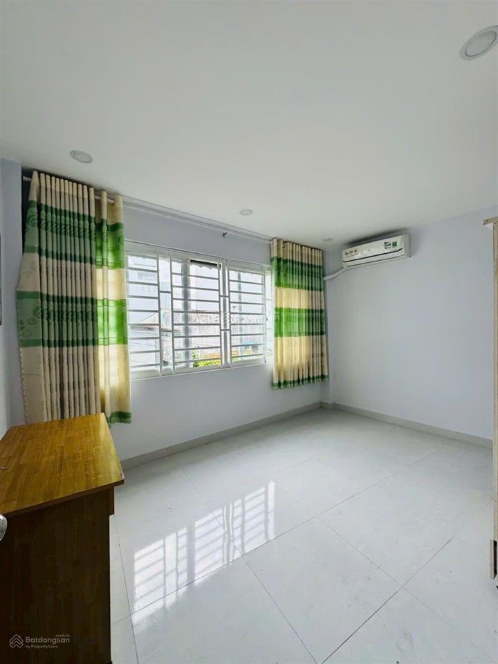 3,75 tỷ  nhà 2 tầng, 2 pn  ngay ngã tư thủ đức