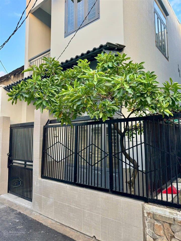 4,5 tỷ tl  nhà 2 tầng, đẹp, mới  linh tây thủ đức