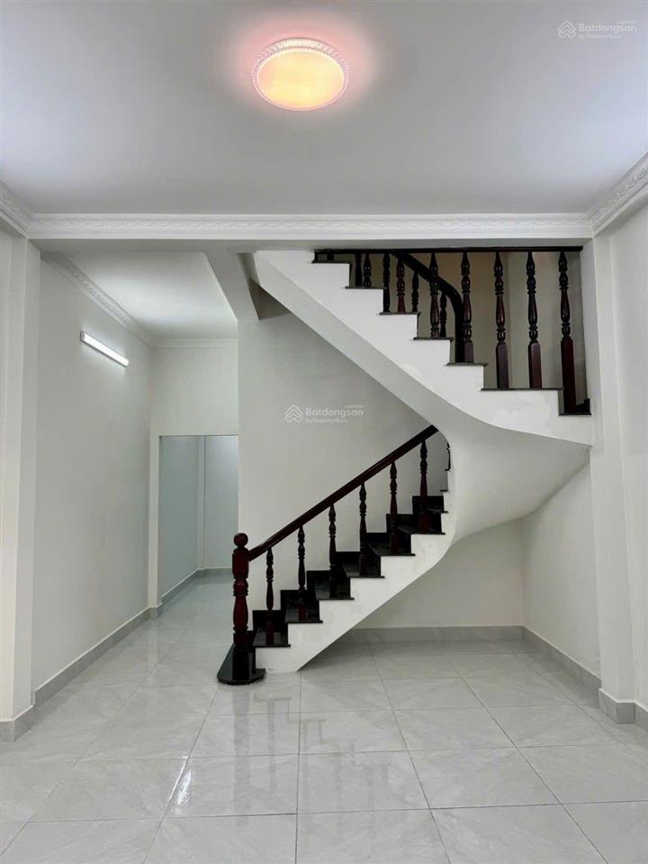 4,5 tỷ tl  nhà 2 tầng, đẹp, mới  linh tây thủ đức
