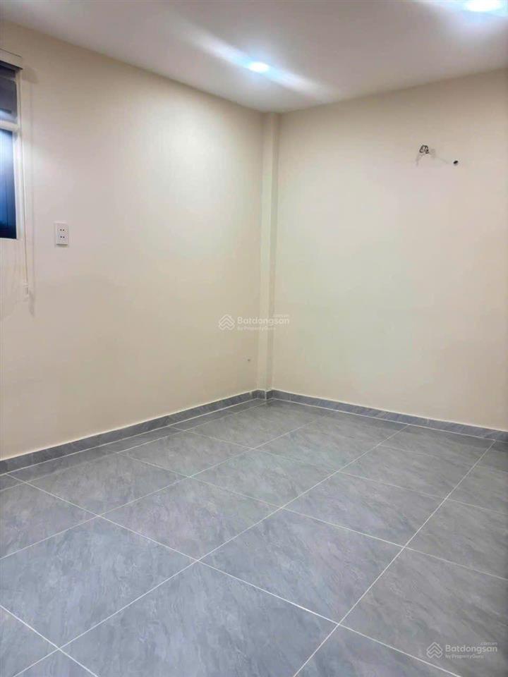2,7 tỷ  nhà sổ riêng, hoàn công  2 tầng  2pn  đs 8, linh xuân